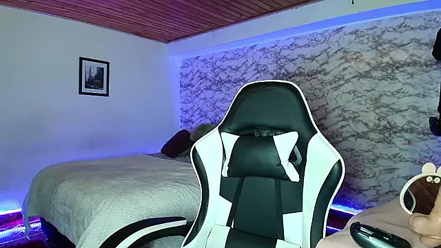 Camila IRoose online show from March 18, 8:53 pm