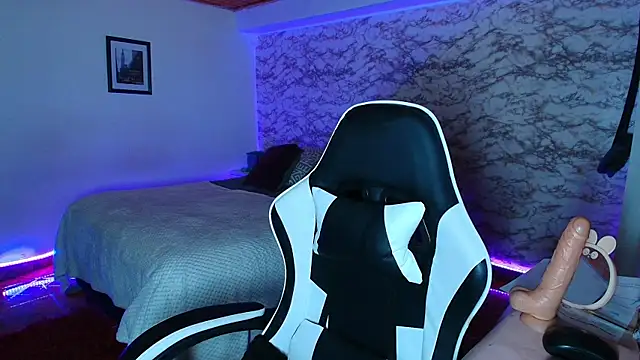 Camila IRoose online show from March 20, 11:06 pm