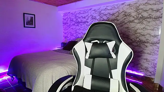 Camila IRoose online show from April 3, 1:01 am