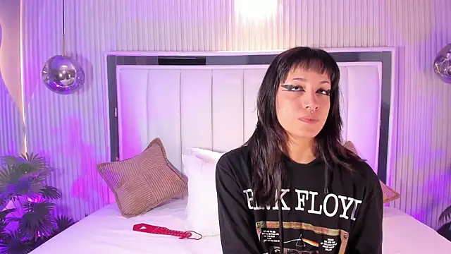 Snapshot of ViolettaColinss chatting on February 25, 11:32 am ViolettaColinss online show from February 25, 11:32 am