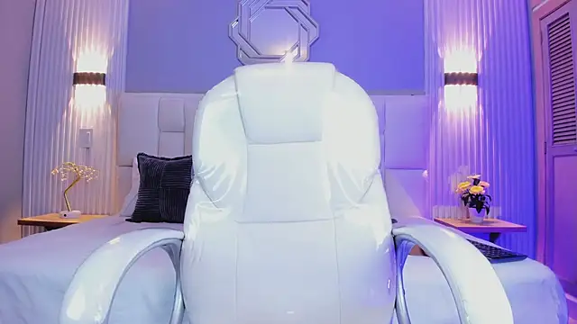 KataThonpson online show from March 12, 4:51 am