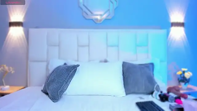 KataThonpson online show from March 3, 4:30 am