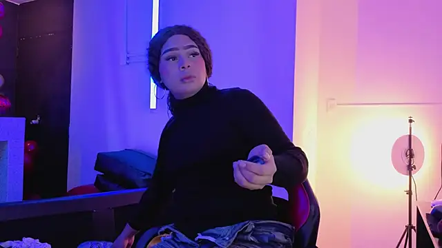 Snapshot of megara_hott chatting on February 9, 2:48 pm megara hott online show from February 9, 2:48 pm