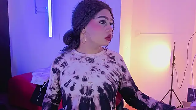 Snapshot of megara_hott chatting on February 10, 8:19 pm megara hott online show from February 10, 8:19 pm