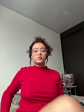 Snapshot of kittysophie_ chatting on February 14, 12:27 pm kittysophie online show from February 14, 12:27 pm