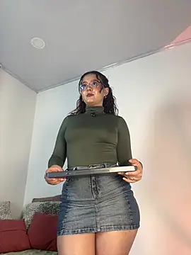 Snapshot of kittysophie_ chatting on February 27, 12:38 pm kittysophie online show from February 27, 12:38 pm