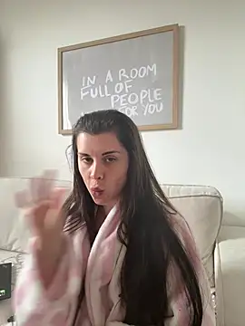 Snapshot of houseofnova chatting on February 23, 1:33 pm houseofnova online show from February 23, 1:33 pm