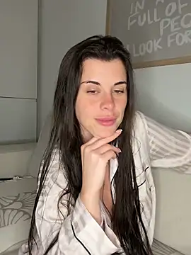 Snapshot of houseofnova chatting on February 25, 8:41 pm houseofnova online show from February 25, 8:41 pm