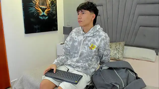 Raphael Nyon online show from February 25, 11:32 am