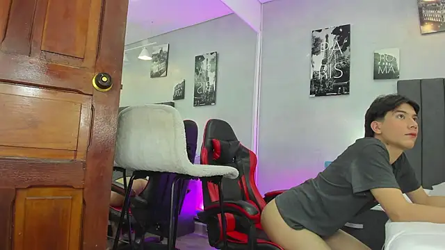 Raphael Nyon online show from March 2, 5:08 am