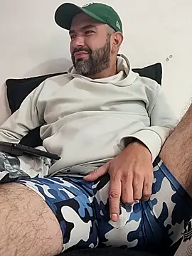 hairyandbigmann online show from February 26, 6:30 pm