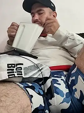 hairyandbigmann online show from February 15, 7:13 pm