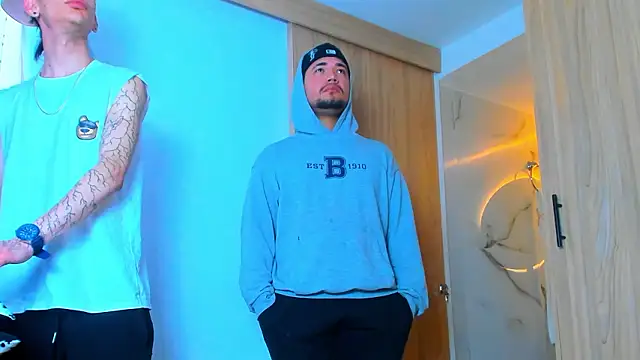 Snapshot of TheBatMansion chatting on February 15, 7:57 pm TheBatMansion online show from February 15, 7:57 pm