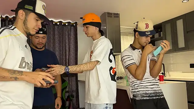 Snapshot of TheBatMansion chatting on February 18, 9:55 pm TheBatMansion online show from February 18, 9:55 pm