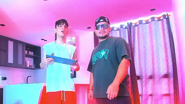 Snapshot of TheBatMansion chatting on February 16, 8:07 pm TheBatMansion online show from February 16, 8:07 pm