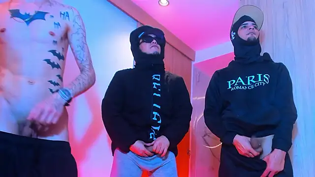 Snapshot of TheBatMansion chatting on February 1, 11:30 am TheBatMansion online show from February 1, 11:30 am