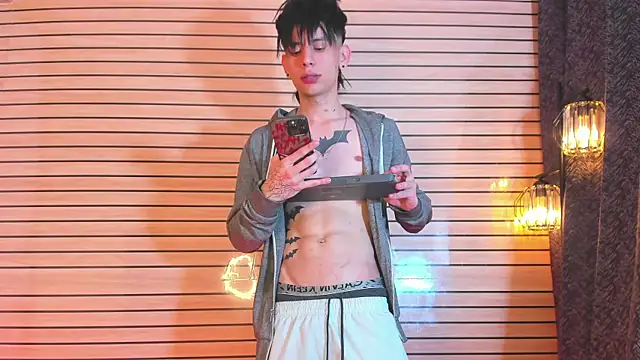 TheBatMansion online show from April 3, 10:49 pm