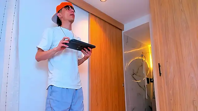 Snapshot of TheBatMansion chatting on February 11, 4:34 am TheBatMansion online show from February 11, 4:34 am