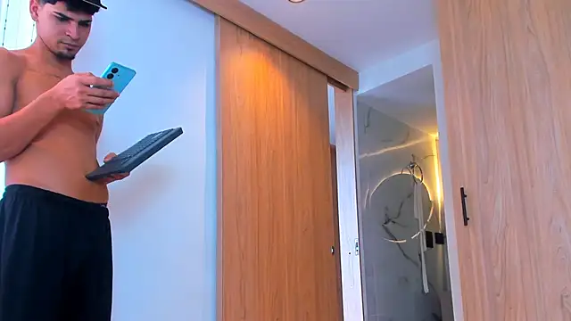 Snapshot of TheBatMansion chatting on February 10, 4:17 pm TheBatMansion online show from February 10, 4:17 pm