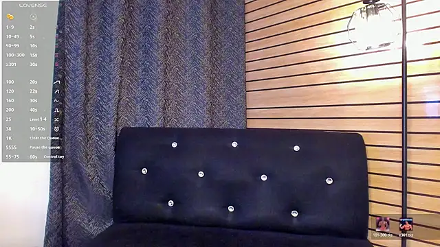 Snapshot of TheBatMansion chatting on June 4, 4:50 am TheBatMansion online show from June 4, 4:50 am