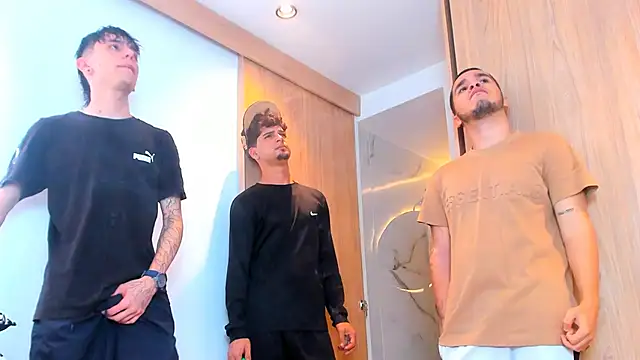 Snapshot of TheBatMansion chatting on February 13, 6:41 pm TheBatMansion online show from February 13, 6:41 pm