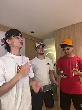 Snapshot of TheBatMansion chatting on March 3, 5:14 am TheBatMansion online show from March 3, 5:14 am