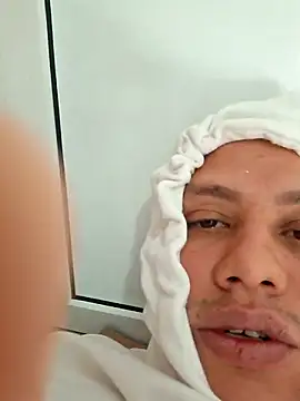 Zarc Jhonson online show from December 1, 1:45 pm