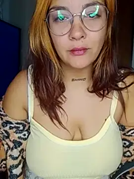 Snapshot of kuramaqueen chatting on June 27, 1:44 am kuramaqueen online show from June 27, 1:44 am