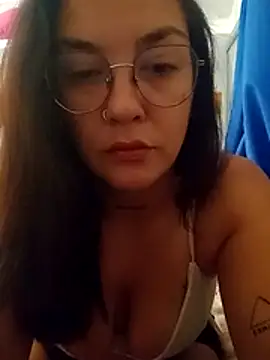 Snapshot of kuramaqueen chatting on February 5, 11:44 pm kuramaqueen online show from February 5, 11:44 pm