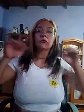 kuramaqueen online show from April 4, 9:43 pm