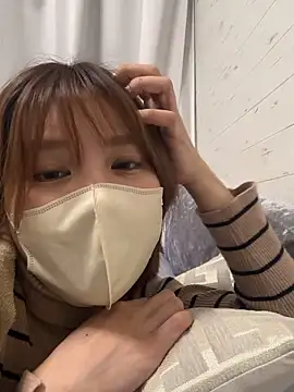 Snapshot of _3_mNm_3_ chatting on February 22, 3:35 pm 3 mNm 3 online show from February 22, 3:35 pm