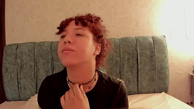 Aleera Walton online show from March 18, 7:15 pm