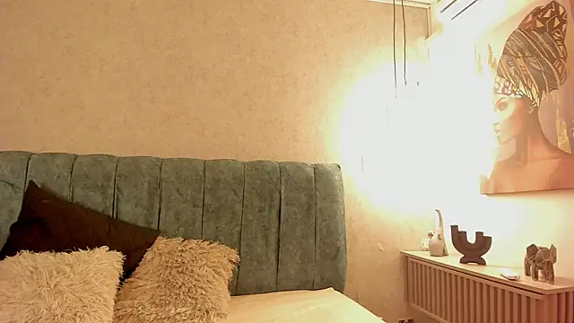 Aleera Walton online show from February 6, 8:16 pm