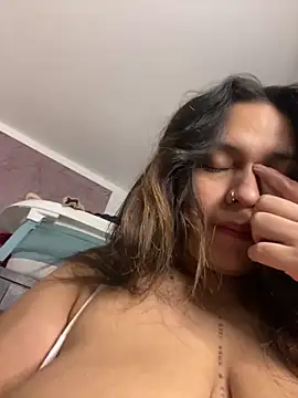 Snapshot of chiara_andrew chatting on February 8, 7:39 am chiara andrew online show from February 8, 7:39 am