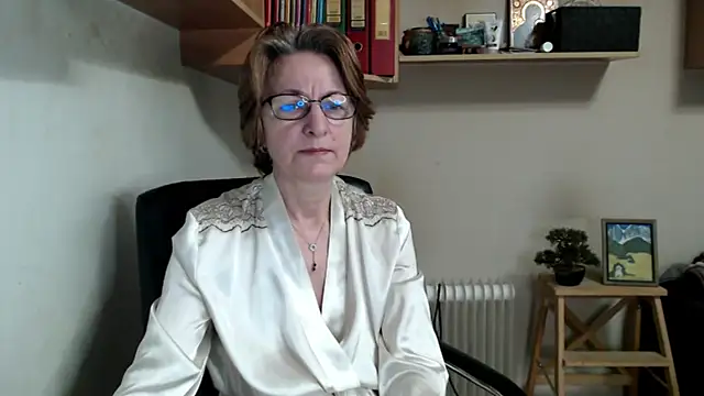 katemodel online show from April 18, 6:27 am