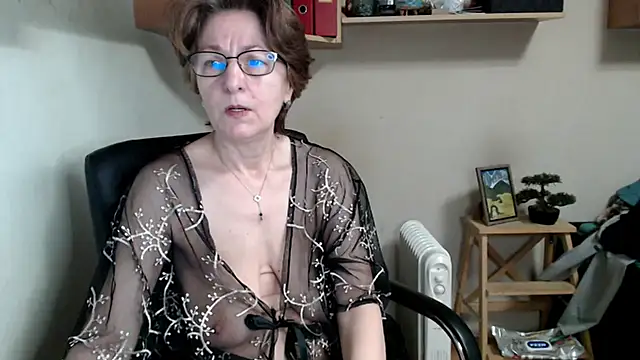 katemodel online show from March 8, 7:00 am