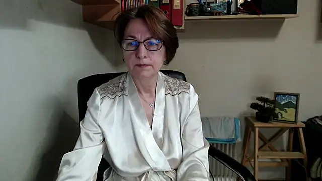 katemodel online show from May 9, 7:12 am