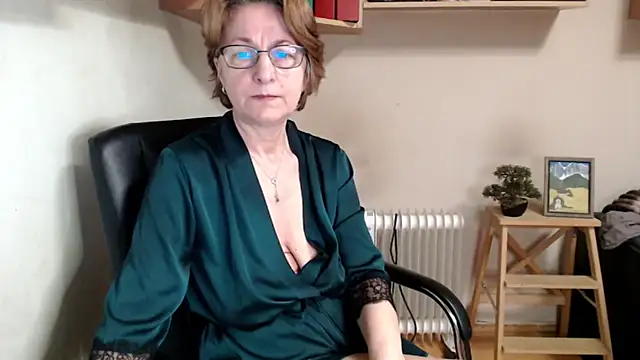 katemodel online show from April 16, 6:58 am