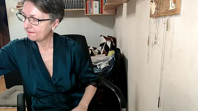 katemodel online show from October 29, 8:02 am