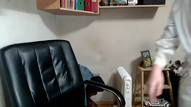 katemodel online show from February 3, 9:47 am