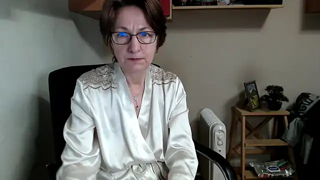 katemodel online show from February 19, 8:55 am