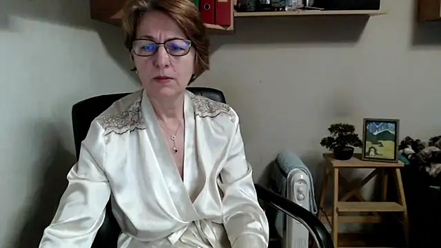 katemodel online show from March 29, 7:43 am