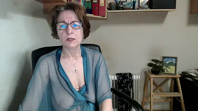 katemodel online show from May 23, 6:45 am