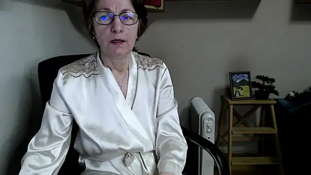 katemodel online show from March 3, 7:26 am