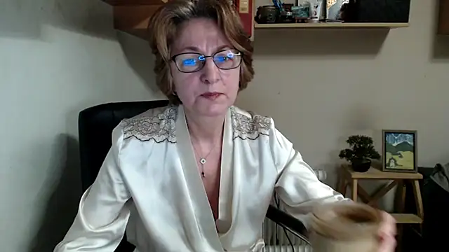 katemodel online show from April 15, 6:19 am