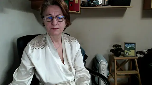 katemodel online show from April 4, 6:53 am