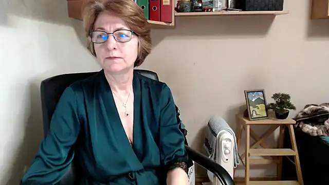 katemodel online show from March 27, 6:33 am