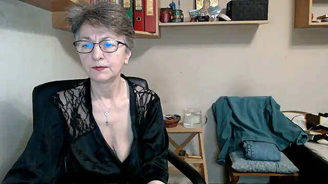 katemodel online show from November 17, 7:45 am