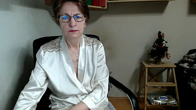 katemodel online show from January 7, 7:24 am