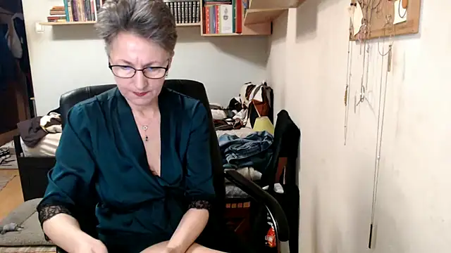 Snapshot of katemodel chatting on October 15, 6:44 am katemodel online show from October 15, 6:44 am